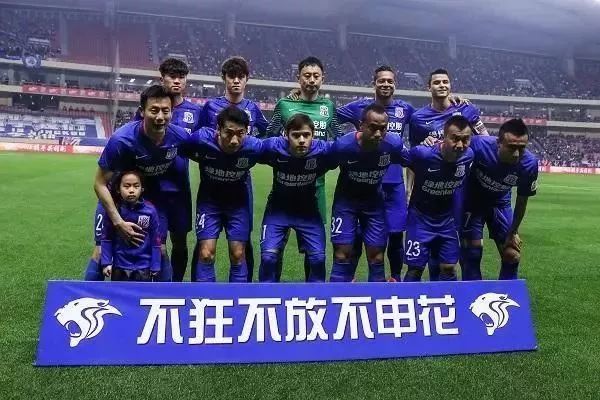 Royal Never Give Up 发布 2025 赛季阵容：增加了一名新的辅助选手 Niket
