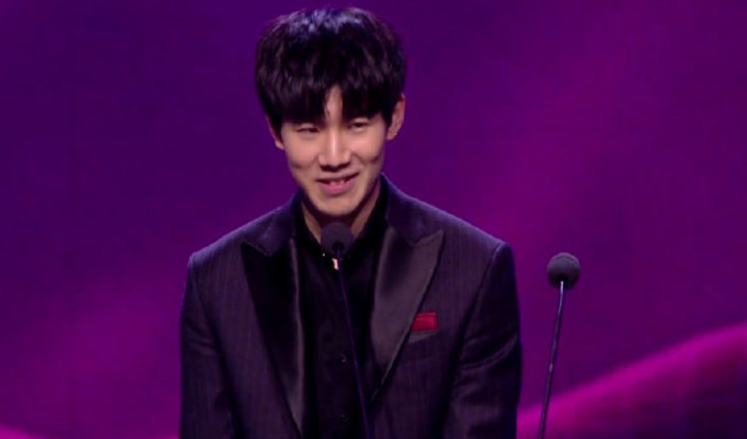 英雄联盟俱乐部OMG更换LOGO，光明势力崛起？